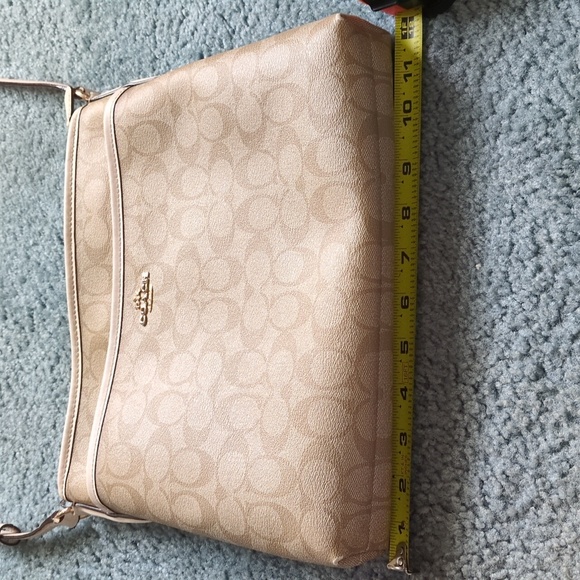 🛍️Coach Beige Signature Crossbody - Picture 9 of 10